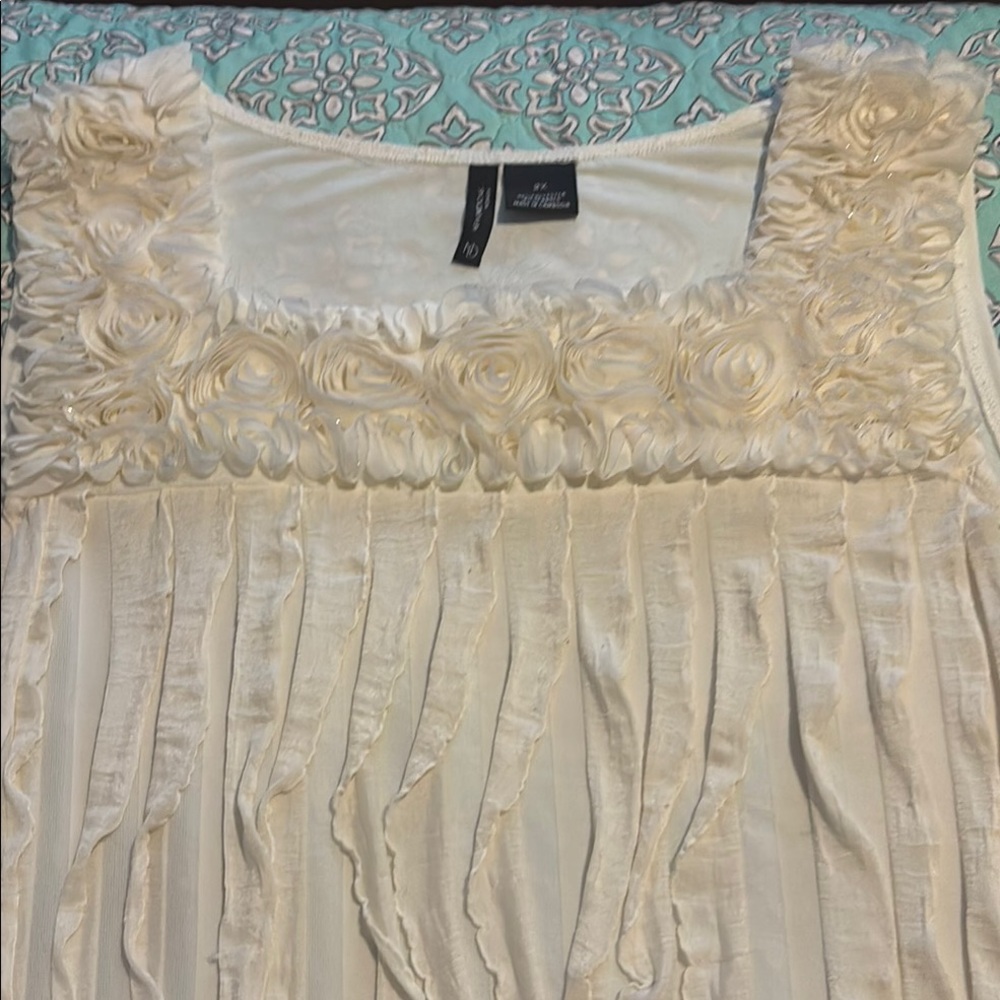New Directions Cream Ruffled Sleeveless Blouse